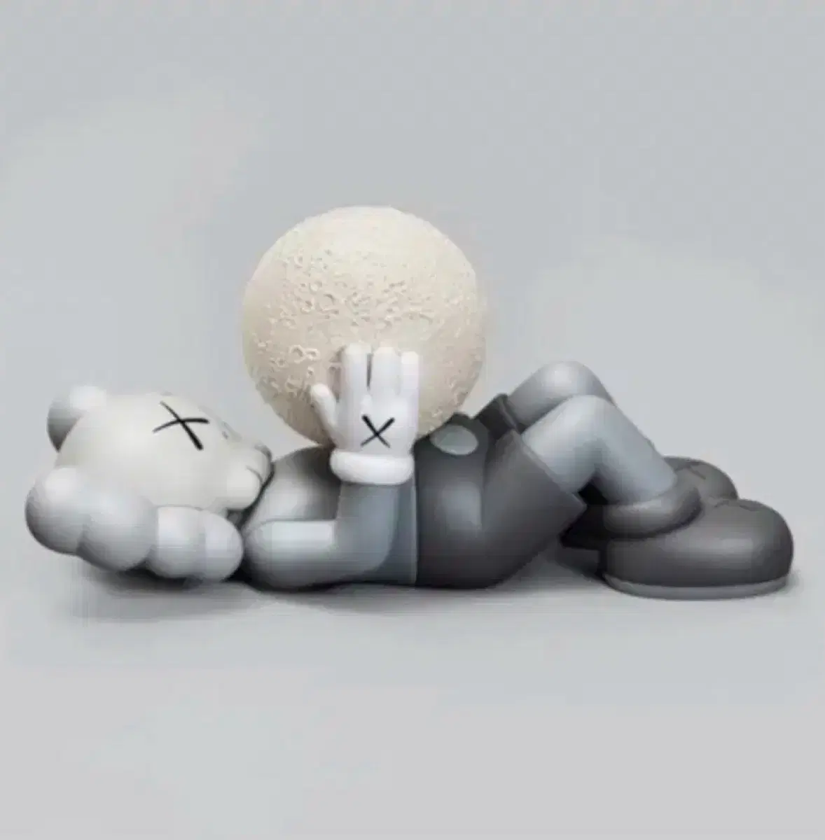 Kaws 카우스 홀리데이 상하이 그레이